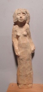 Dame in Holz